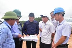 Kinh tế Xây dựng - Giao thông Khẩn trương di dời đường điện cao thế trong tiểu dự án giải phóng mặt bằng cao tốc Cam Lộ - La Sơn