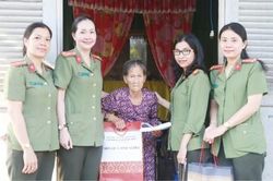 Chính trị - Xã hội Hết mình vì tập thể