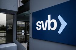 Những câu hỏi đặt ra sau sự sụp đổ của ngân hàng SVB