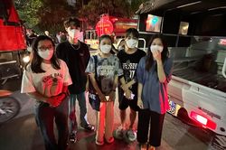Hà Nội: Giải cứu 5 người mắc kẹt trong đám cháy