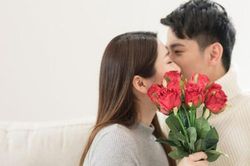 Tại sao khi yêu thể hiện, khoe khoang tình cảm nhiều thường gặp rủi ro lớn?