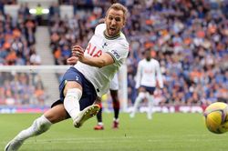 Từ vụ Robin van Persie, đã đến lúc MU theo đuổi Harry Kane