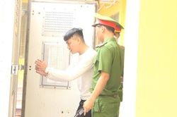 Đâm bạn nhậu trọng thương vì 'tội' sai vặt!