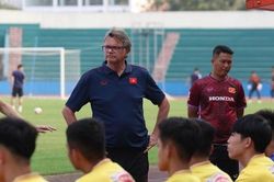 HLV Troussier chấm điểm các cầu thủ sau trận thắng Phú Thọ FC