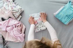 Cách chọn việc nhà phù hợp độ tuổi của con