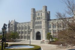 Thí điểm địa phương quản lý trường đại học