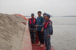Liên tiếp phát hiện, tạm giữ các phương tiện vi phạm về mua bán, vận chuyển khoáng sản