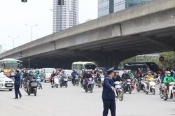 Cấm xe rẽ trái, quay đầu tại nút giao Phạm Hùng - Tôn Thất Thuyết