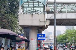 Nhếch nhác vỉa hè, nhà ga đường sắt Nhổn - Ga Hà Nội bị lấn chiếm