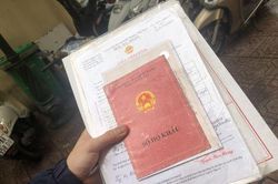 Vẫn còn tình trạng yêu cầu người dân xuất trình giấy xác nhận cư trú