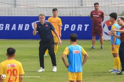 Khi HLV Philippe Troussier 'bắt bệnh' bóng đá Việt Nam