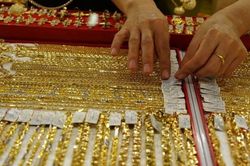 Giá vàng hôm nay (15/3): Giá vàng thế giới quay đầu giảm
