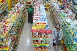 Ghê gớm: Trong một ngày 'kiều nữ' thản nhiên 'chôm chỉa' tại 6 cửa hàng Bách hóa Xanh