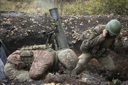 Nga siết chặt Bakhmut, Ukraine tuyên bố tử thủ
