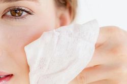 Lưu ý khi trang điểm cho người bị mụn trứng cá