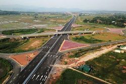Hai dự án cao tốc trọng điểm Bắc- Nam vẫn 'đói' vật liệu dù sắp đến hạn về đích