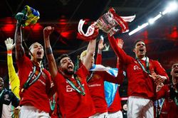 Thương vụ nhà Glazers bán Man United có diễn biến bất ngờ