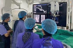 Suýt tử vong vì cơn đau đầu dữ dội lúc nửa đêm
