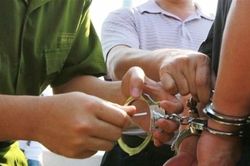 Công an TP.HCM bắt 3 cán bộ ở quận Tân Bình