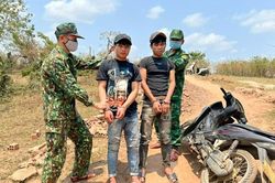 Hai đối tượng 'hùn tiền' sang Lào mua ma túy về sử dụng