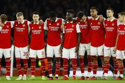 Arsenal bị nghi ngờ 'cố tình buông C2' để tập trung đá Ngoại hạng Anh?
