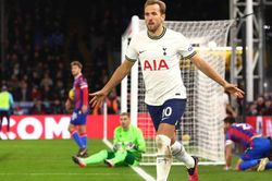 Vì sao MU nên mua Harry Kane hơn Victor Osimhen?