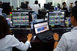 Áp lực bán gia tăng, VN-Index giảm hơn 2 điểm