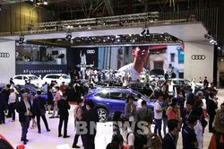 Các nhà nhập khẩu ô tô đề xuất áp dụng chung mức ưu đãi 50% lệ phí trước bạ