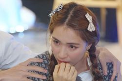 Hòa Minzy bật khóc nức nở, tiết lộ tình trạng báo động về tâm lý lẫn sức khỏe