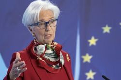 Mặc khủng hoảng ngân hàng, ECB vẫn mạnh tay tăng lãi suất