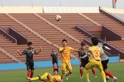 Ông Philippe Troussier chạy đua cùng thời gian