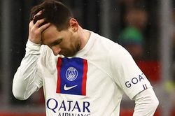 HLV PSG mơ hồ về tương lai Messi