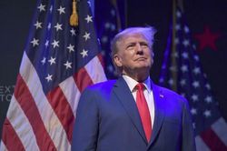 Ông Trump tái xuất trên Facebook sau hai năm bị 'cấm cửa'