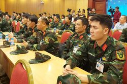 40 kiểm định viên quân sự chi viện cho Hà Nội, TP.HCM