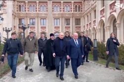 Tổng thống Nga Vladimir Putin bất ngờ đến thăm Crimea