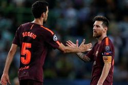 Barca đề nghị Busquets hợp đồng mới ở tuổi 34, CĐV hỏi 'thế Messi thì sao?'