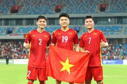 Lực lượng cổ động viên hùng hậu ủng hộ U22 Việt Nam ở SEA Games 32