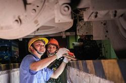 Xuyên đêm tập huấn kiểm định viên quân sự tại trung tâm đăng kiểm