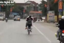 Triệu tập đối tượng đi xe máy lạng lách, đánh võng trên Quốc lộ 46