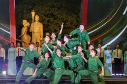 Lắng đọng Chương trình nghệ thuật tri ân chiến sỹ bị địch bắt tù đày