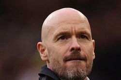 Ten Hag sẽ được trao hợp đồng mới dù chủ mới của MU là ai