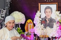 Nghệ sĩ Bình Tinh lên tiếng bị chỉ trích cười khi chụp ảnh trong tang lễ NSƯT Vũ Linh