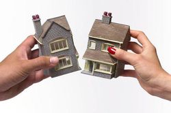 Vợ chồng xây nhà trên đất bố mẹ cho, khi ly hôn vợ có được chia không?