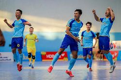 Minh Tuấn lập hat-trick, Sanvinest Khánh Hòa thắng trận ra quân trên sân nhà