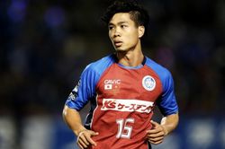 Công Phượng chẳng lạ gì ghế dự bị, nhưng cam chịu kiếp ngồi ngoài ở Nhật thì lạ quá?