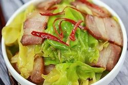 Xào bắp cải đừng cho ngay vào nồi, làm theo 3 bước này