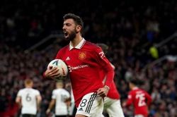 MU vs Fulham: Những hình ảnh kịch tính trong trận cầu có 3 thẻ đỏ