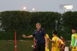 HLV Philippe Troussier siết kỷ luật trong buổi tập đầu của U23 Việt Nam