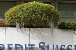 UBS và Credit Suisse thực hiện vụ 'siêu sáp nhập' trị giá 3,2 tỷ USD