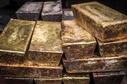 Vàng quay đầu lao dốc sau thương vụ UBS-Credit Suisse và trước cuộc họp Fed
